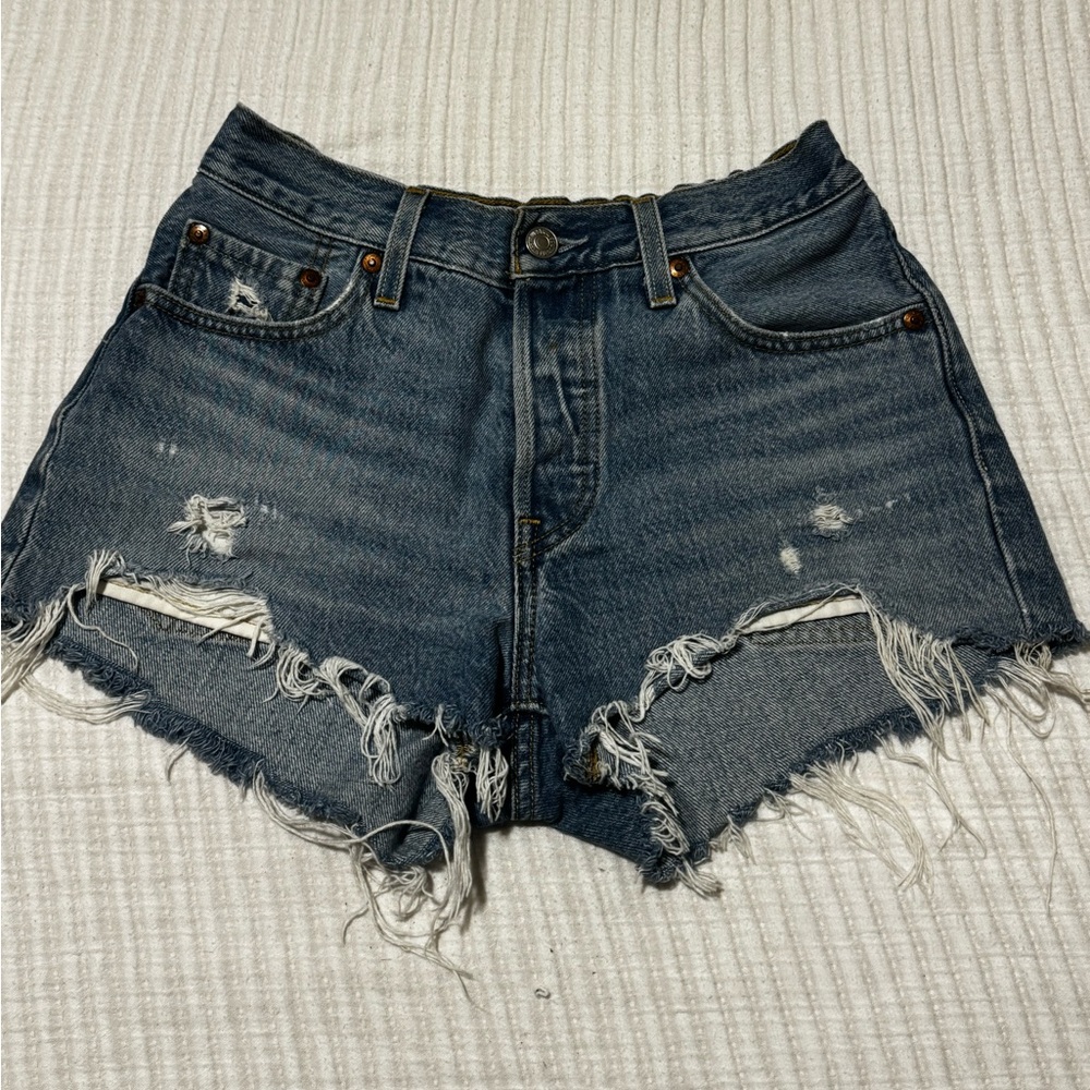 LEVI’S jean shorts